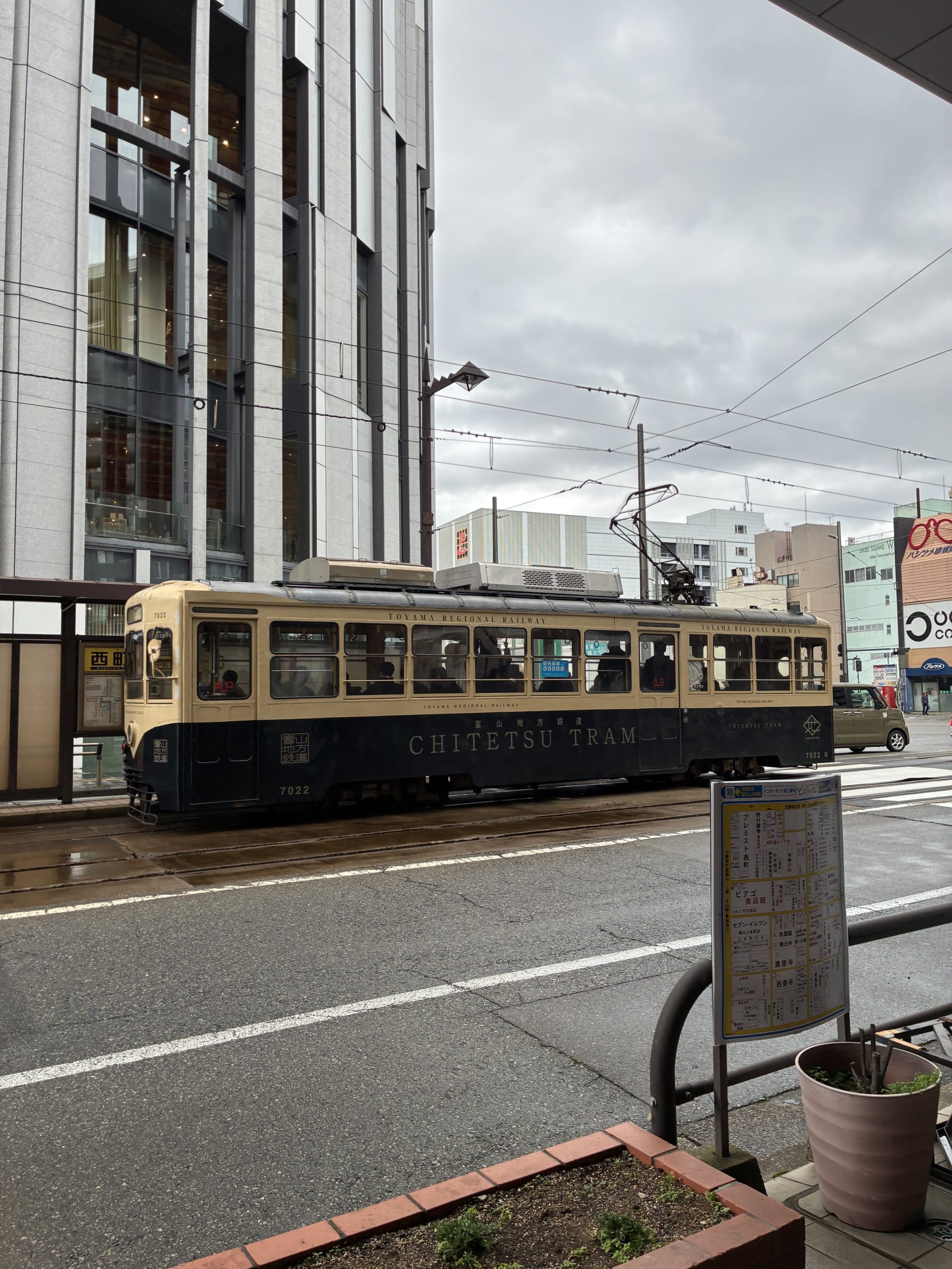 詩人　阿閉真琴